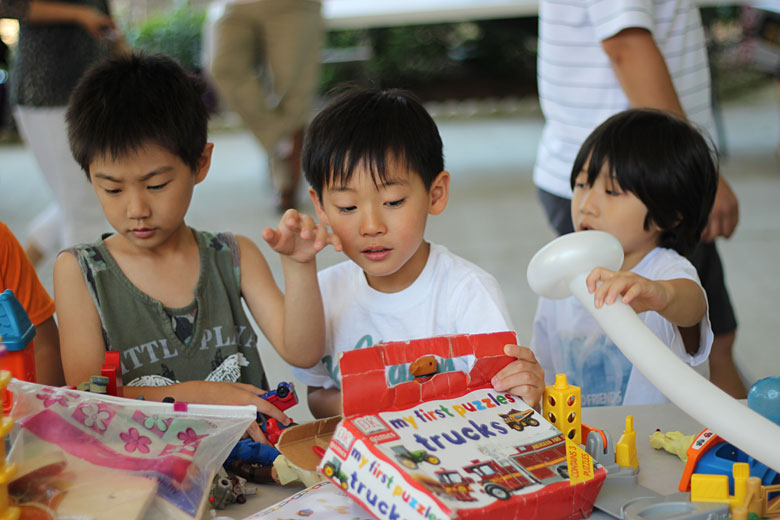 06092012-yardsale (44).jpg