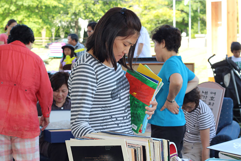 06092012-yardsale (42).jpg