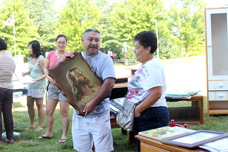 06092012-yardsale (30).jpg