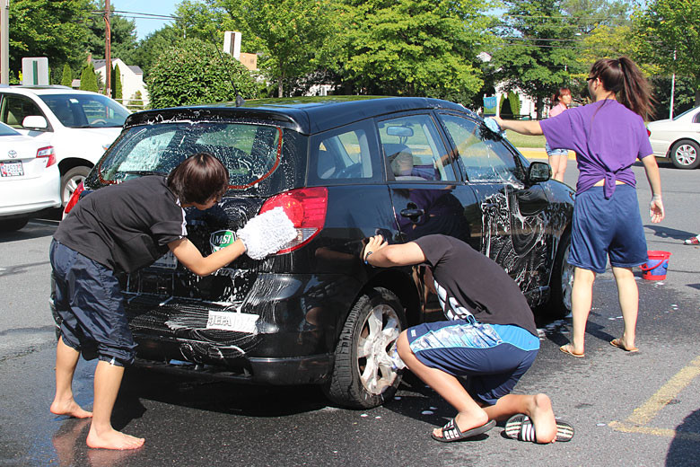 06092012-yardsale (22).jpg