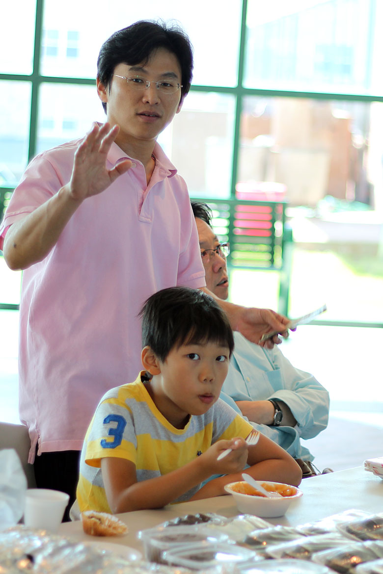 06092012-yardsale (38).jpg