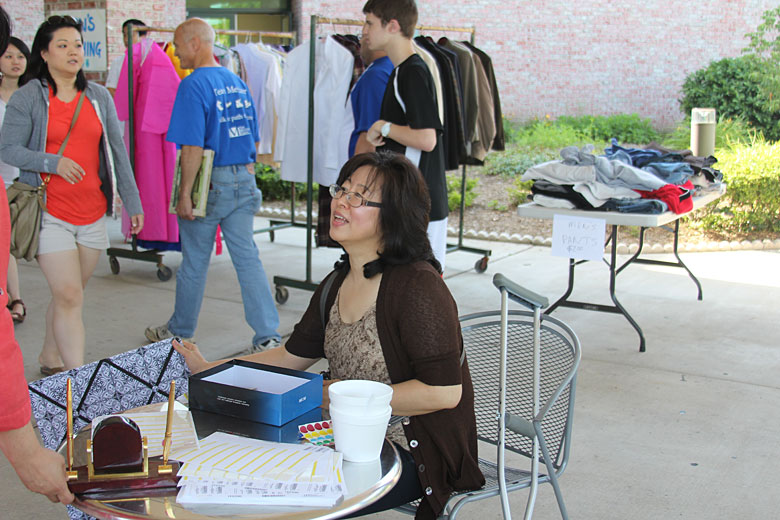 06092012-yardsale (14).jpg