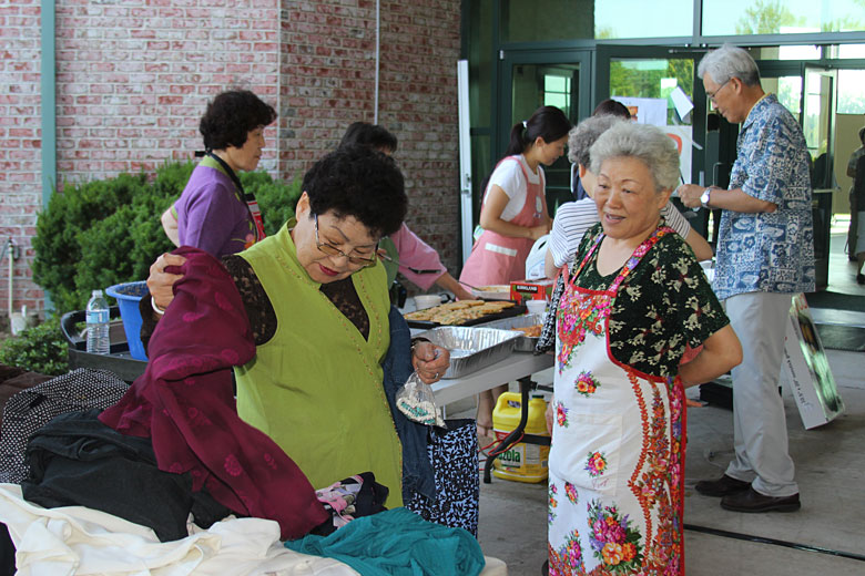 06092012-yardsale (13).jpg