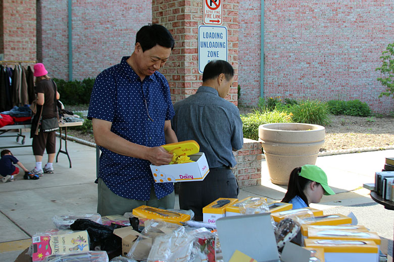 06092012-yardsale (17).jpg