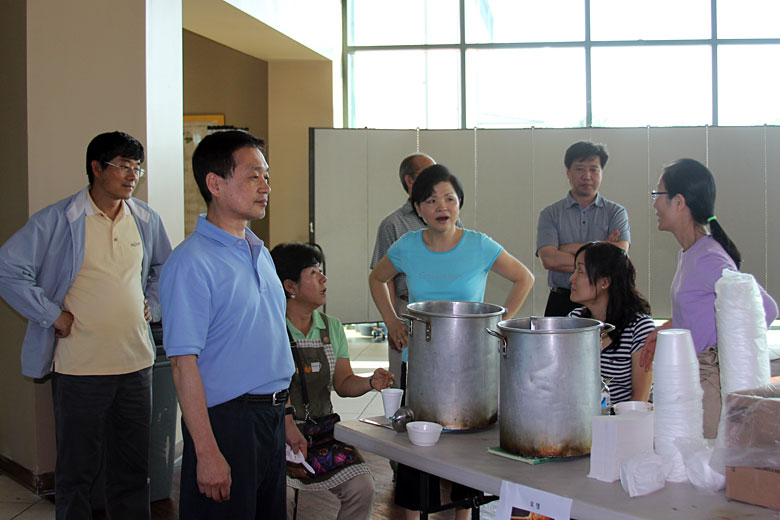 06092012-yardsale (8).jpg