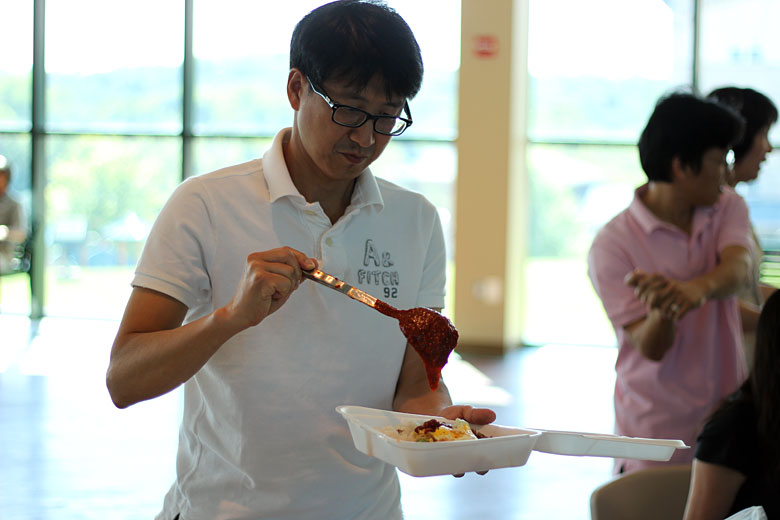 06092012-yardsale (37).jpg