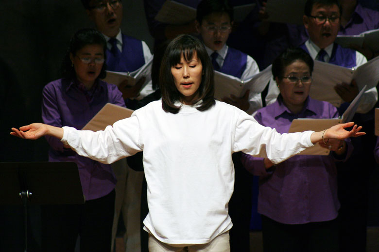 040311-worship (11).jpg