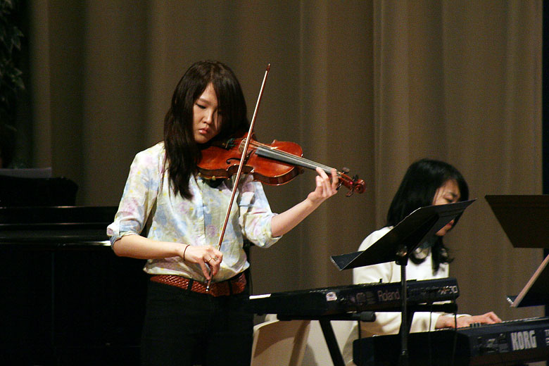 040311-worship (13).jpg