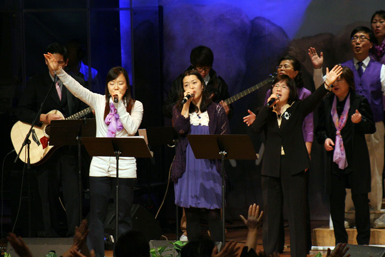 040311-worship (14).jpg