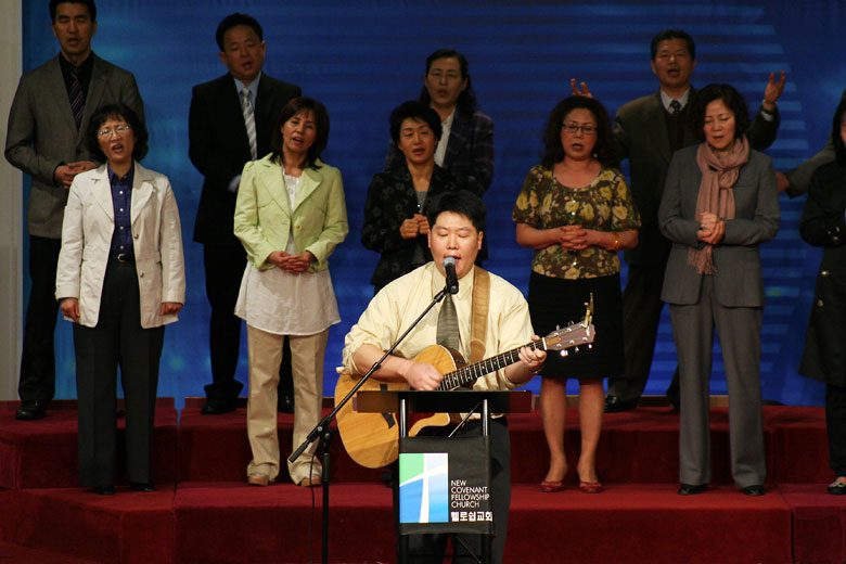 040311-worship (17).jpg