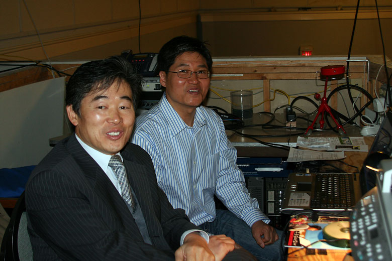 040311-worship (18).jpg