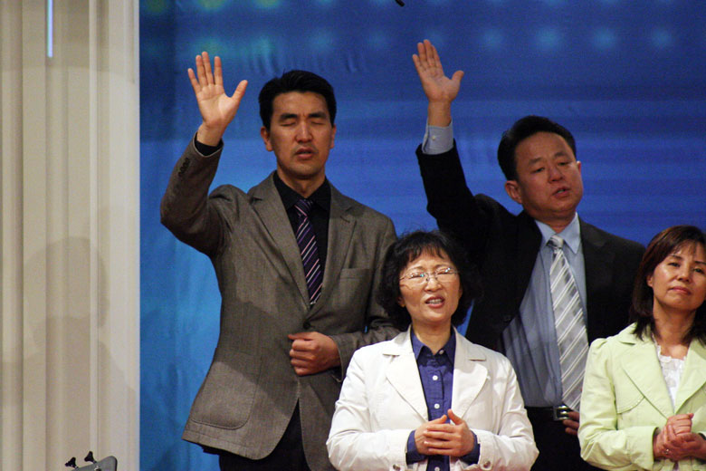 040311-worship (19).jpg