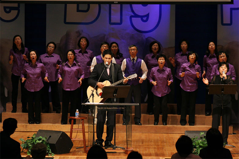 040311-worship (2).jpg