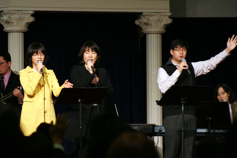 040311-worship (20).jpg