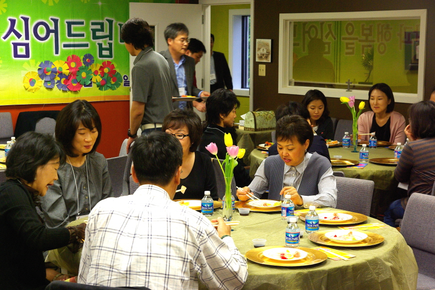 5기 성령의 날 꾸미기_VA 알파 6기 초청 만찬 062.JPG