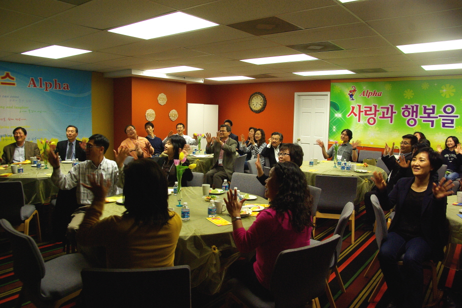 5기 성령의 날 꾸미기_VA 알파 6기 초청 만찬 079.JPG