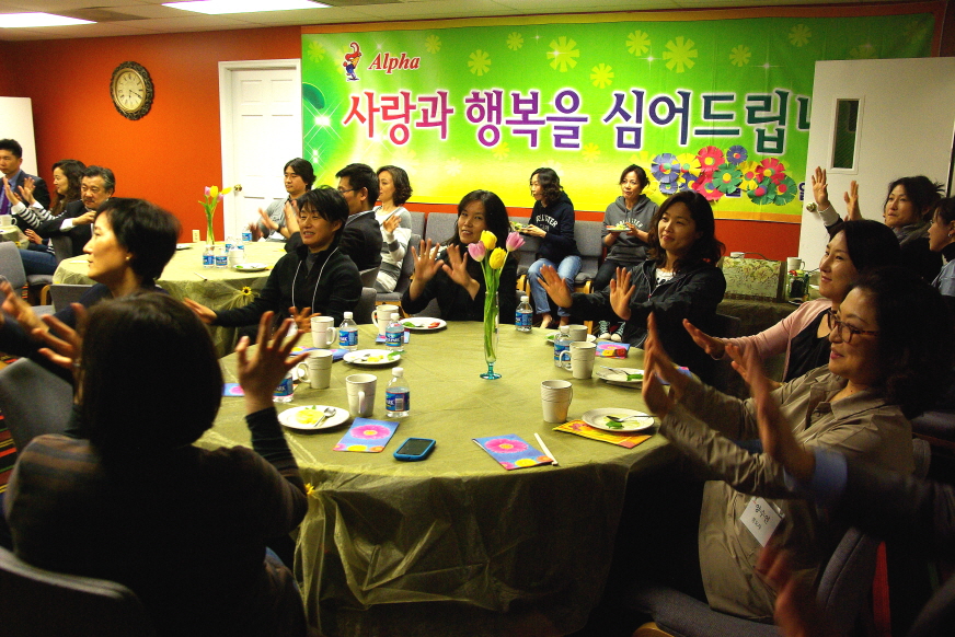 5기 성령의 날 꾸미기_VA 알파 6기 초청 만찬 078.JPG