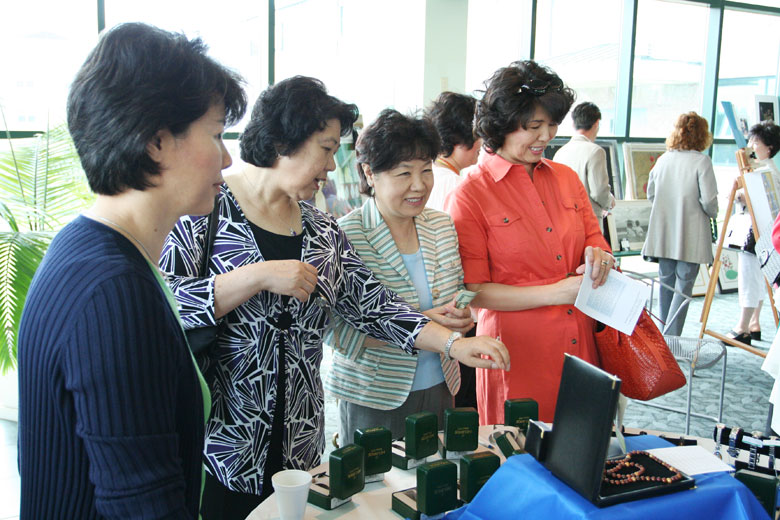 050910-auction (3).jpg