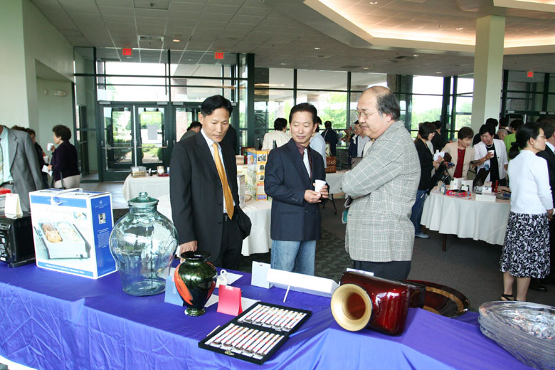 050910-auction (4).jpg