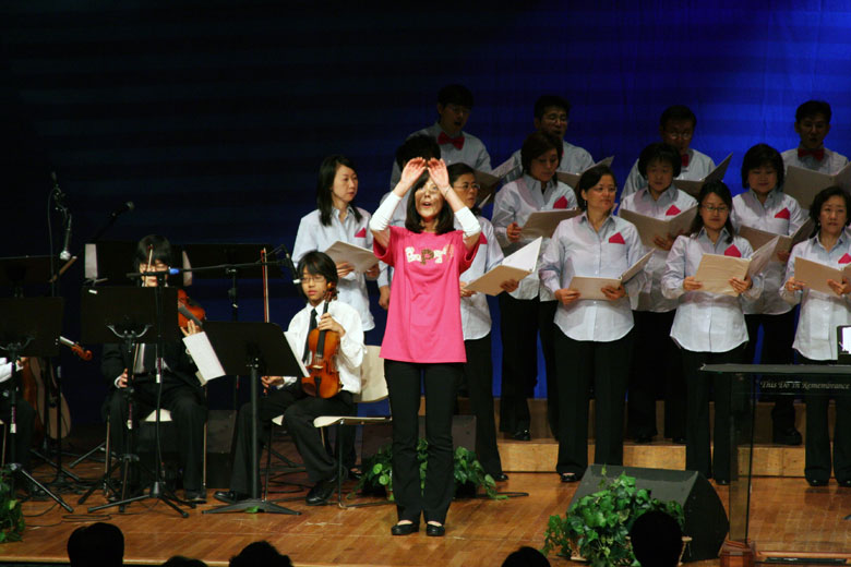 121210-worship (12).jpg