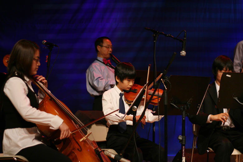 121210-worship (22).jpg