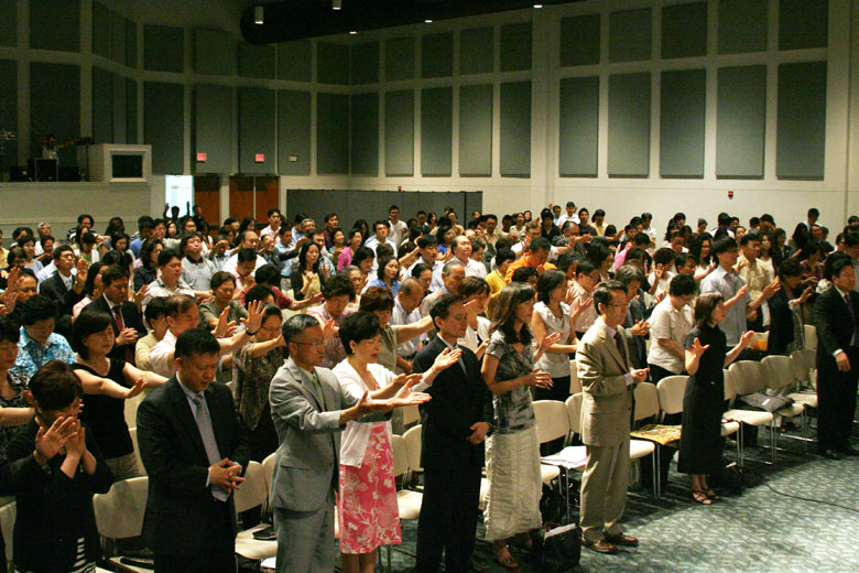 06122011-worship (16).jpg