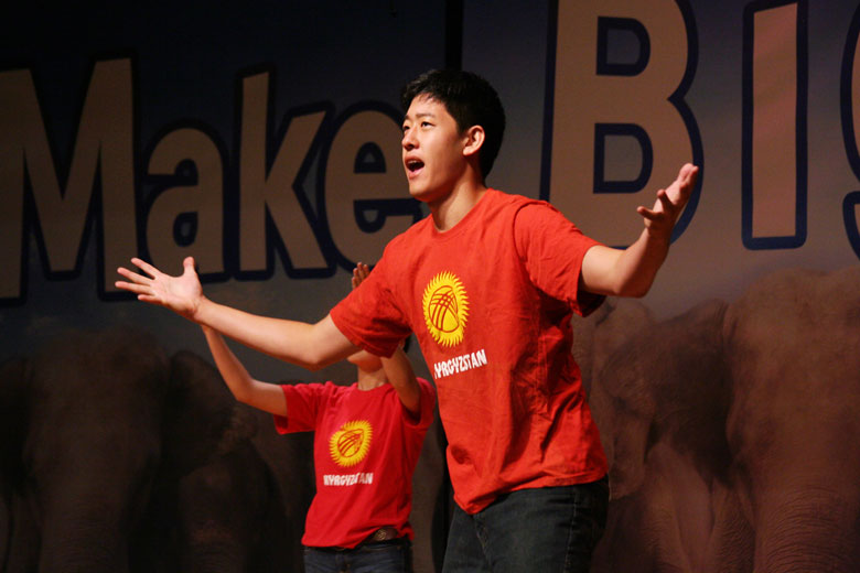 06122011-worship (5).jpg