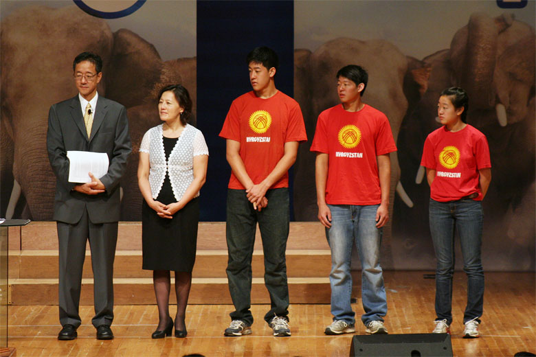 06122011-worship (1).jpg