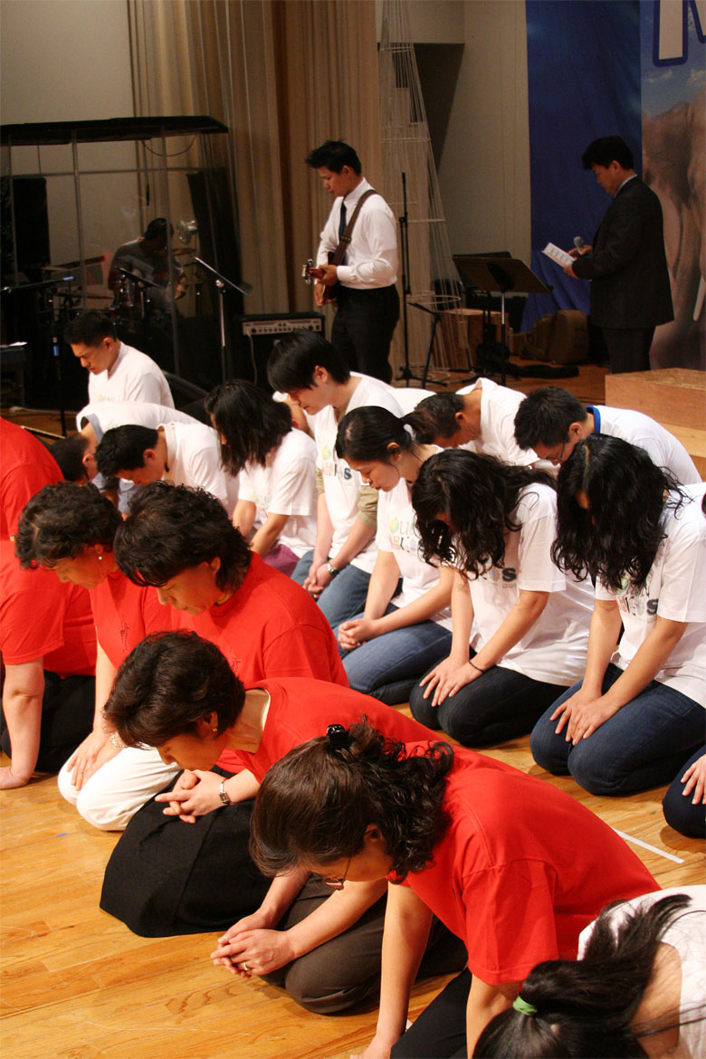 06122011-worship (13).jpg