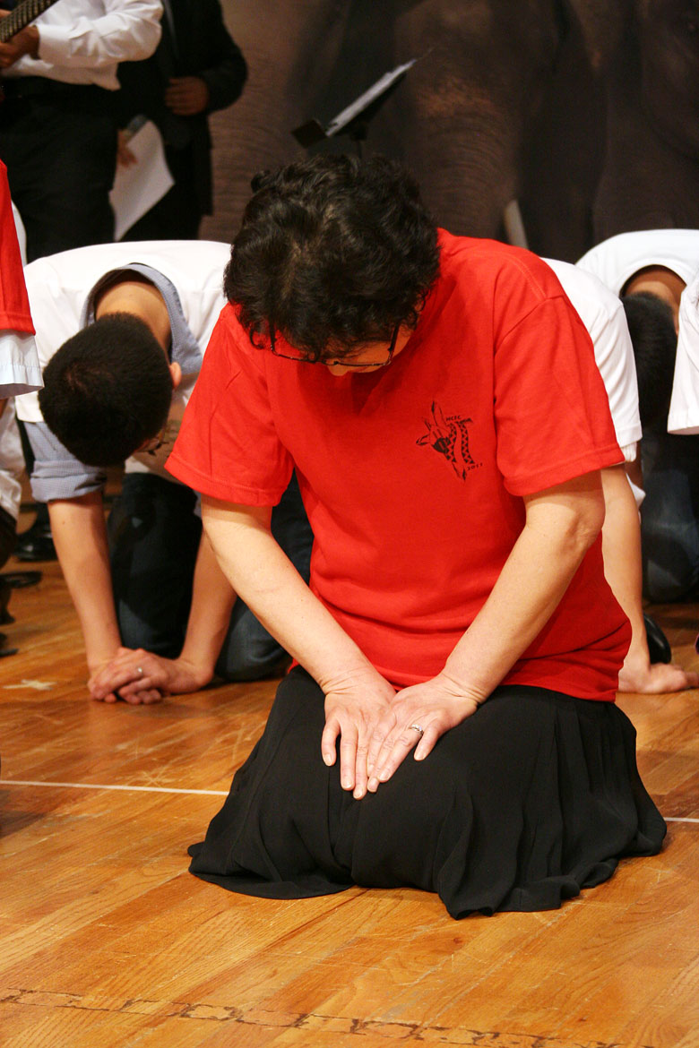 06122011-worship (11).jpg