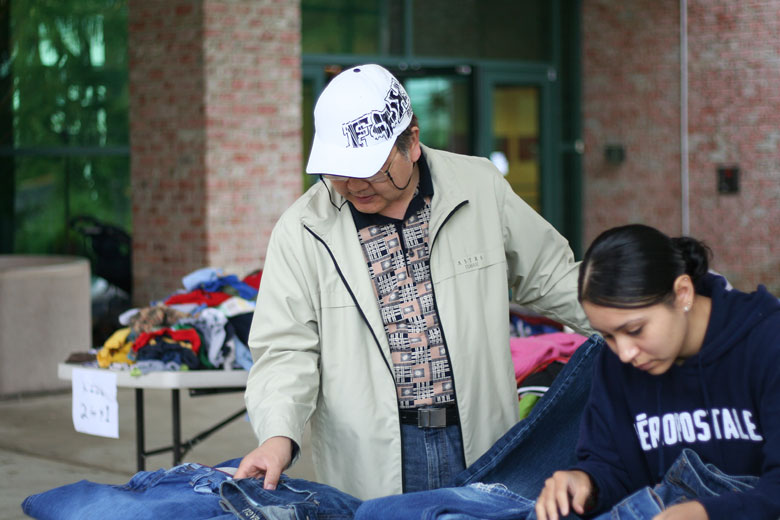 05142011-yardsale (31).jpg