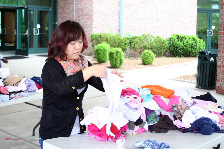 05142011-yardsale (39).jpg