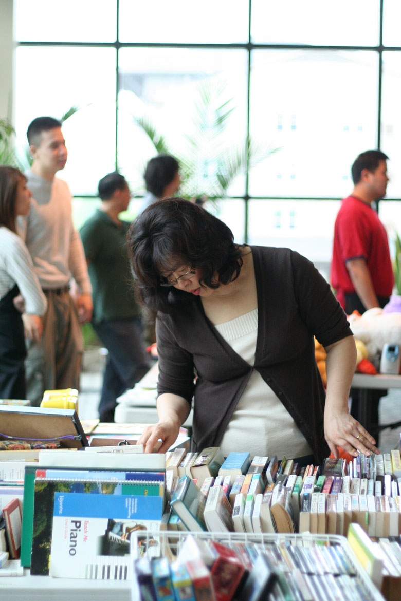 05142011-yardsale (29).jpg