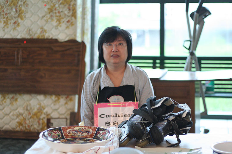 05142011-yardsale (26).jpg