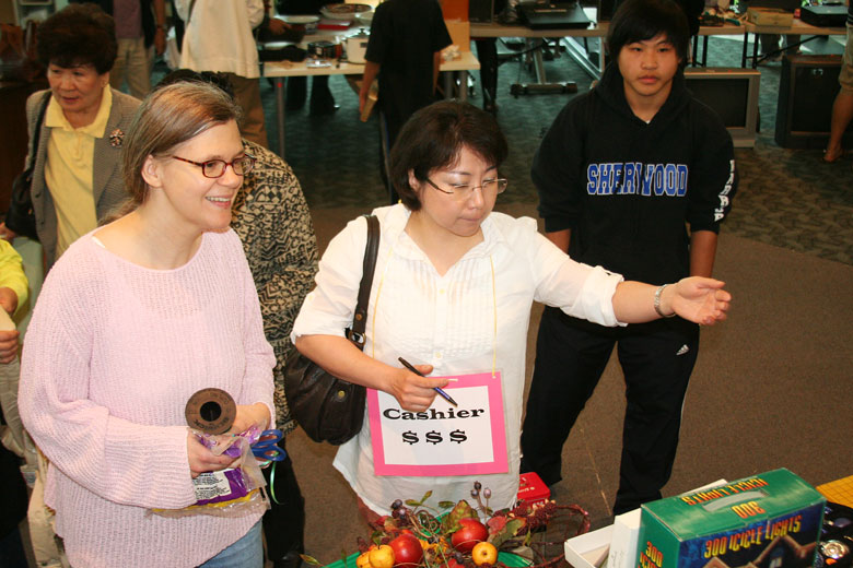 05142011-yardsale (15).jpg