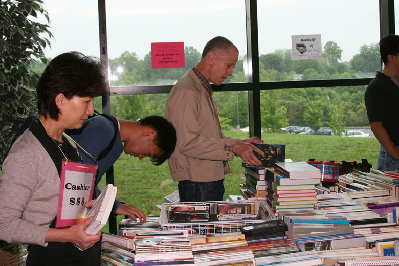 05142011-yardsale (6).jpg