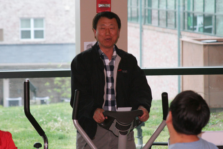 05142011-yardsale (16).jpg