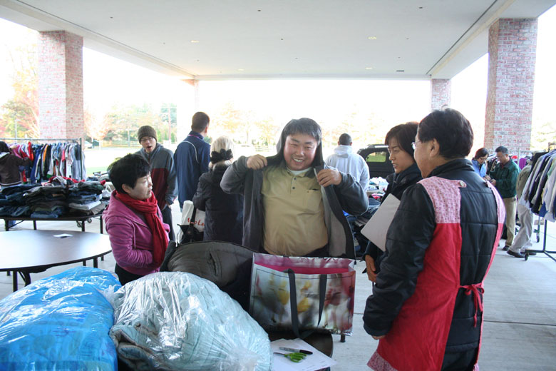 103010-yardsale (18).jpg