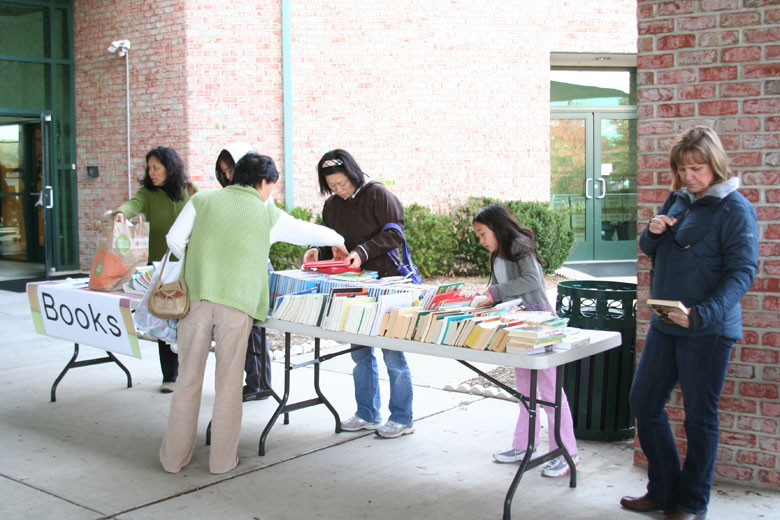 103010-yardsale (30).jpg