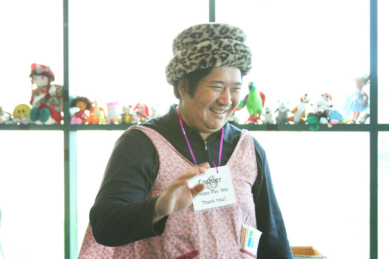 103010-yardsale (32).jpg