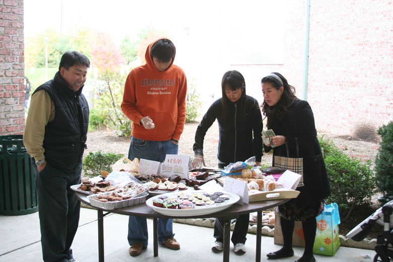 103010-yardsale (38).jpg