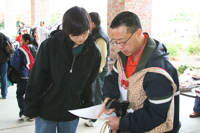 103010-yardsale (39).jpg