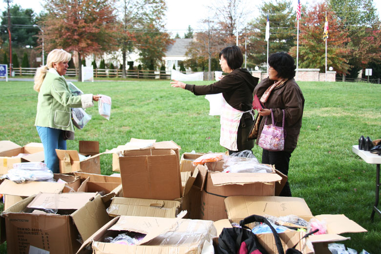 103010-yardsale (40).jpg