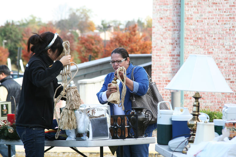 103010-yardsale (45).jpg