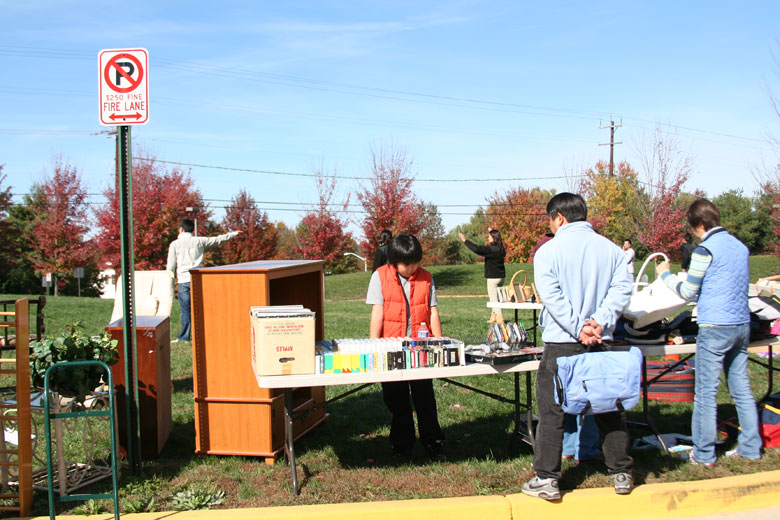 103010-yardsale (47).jpg