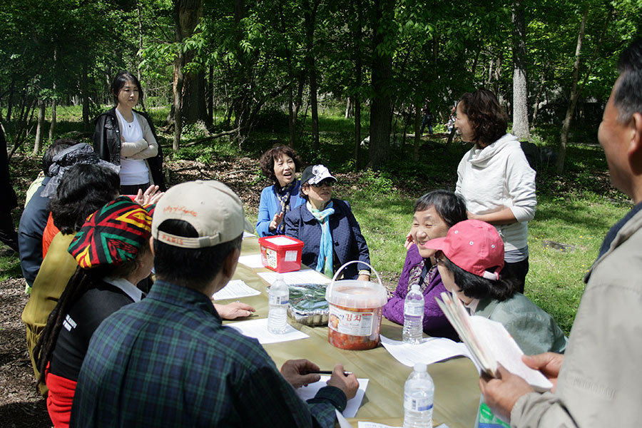 05042013-senior-picnic (7).jpg