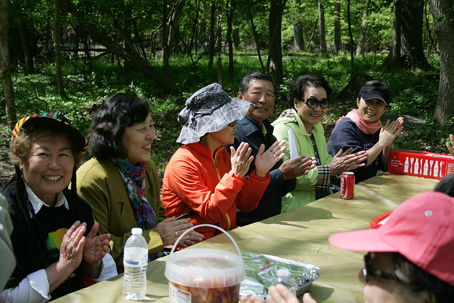 05042013-senior-picnic (4).jpg